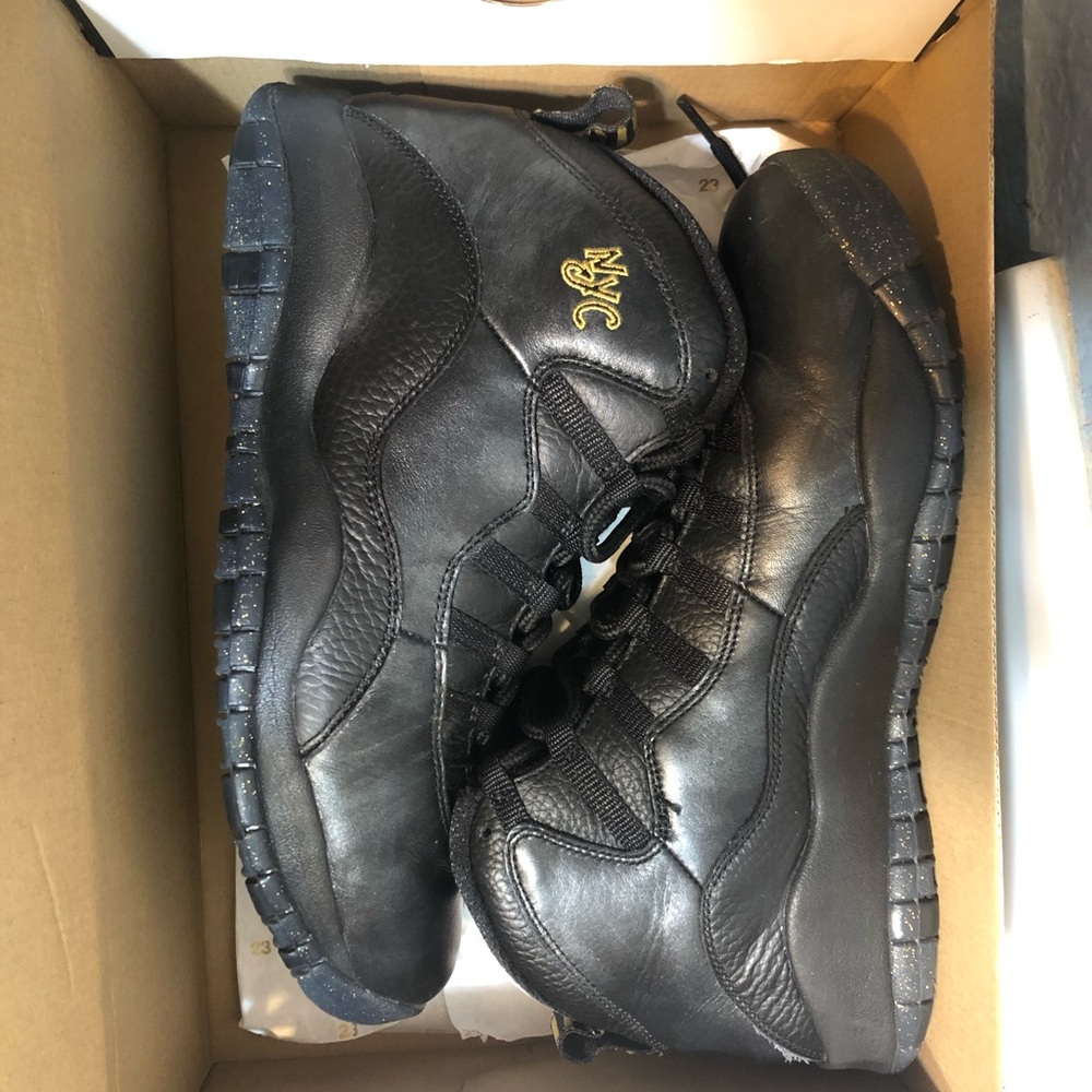 PREOWNED✔️✔️ Jordan 10 Retro NYC Size 10.5